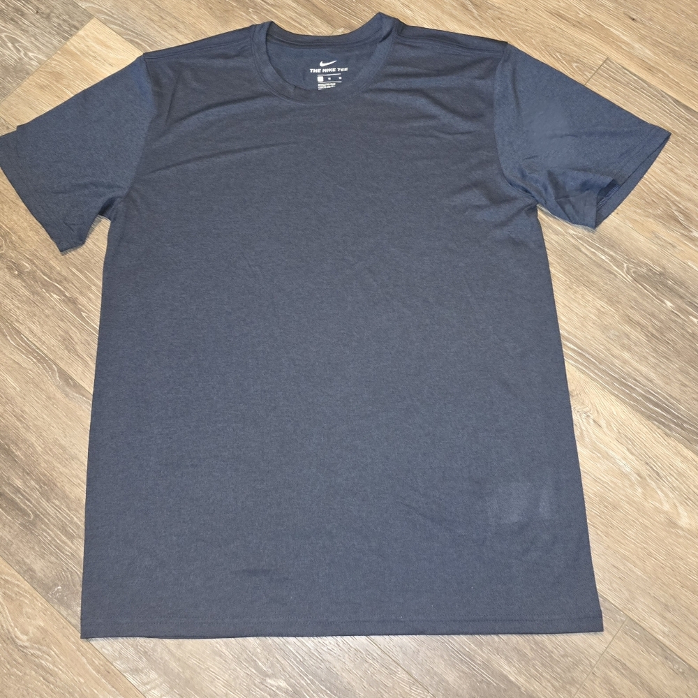 The Nike Tee Men's Medium Navy Blue Short Sleeve Shirt New w/out Tags!